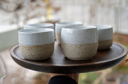 Preview: handgetöpferter weiß creme Keramik Mocca Espresso/Kaffee Becher